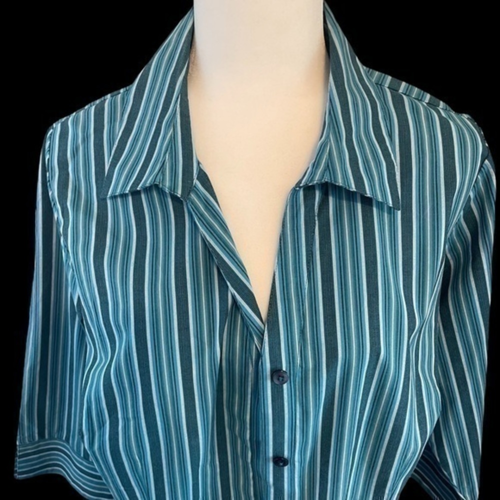 St. John’s Bay Woman’s Work Shirt | Size 1X